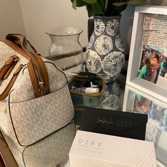 Diff Jessie James and Diff Bella XS blue light glasses, brand new jn box! - Picture 5 of 5